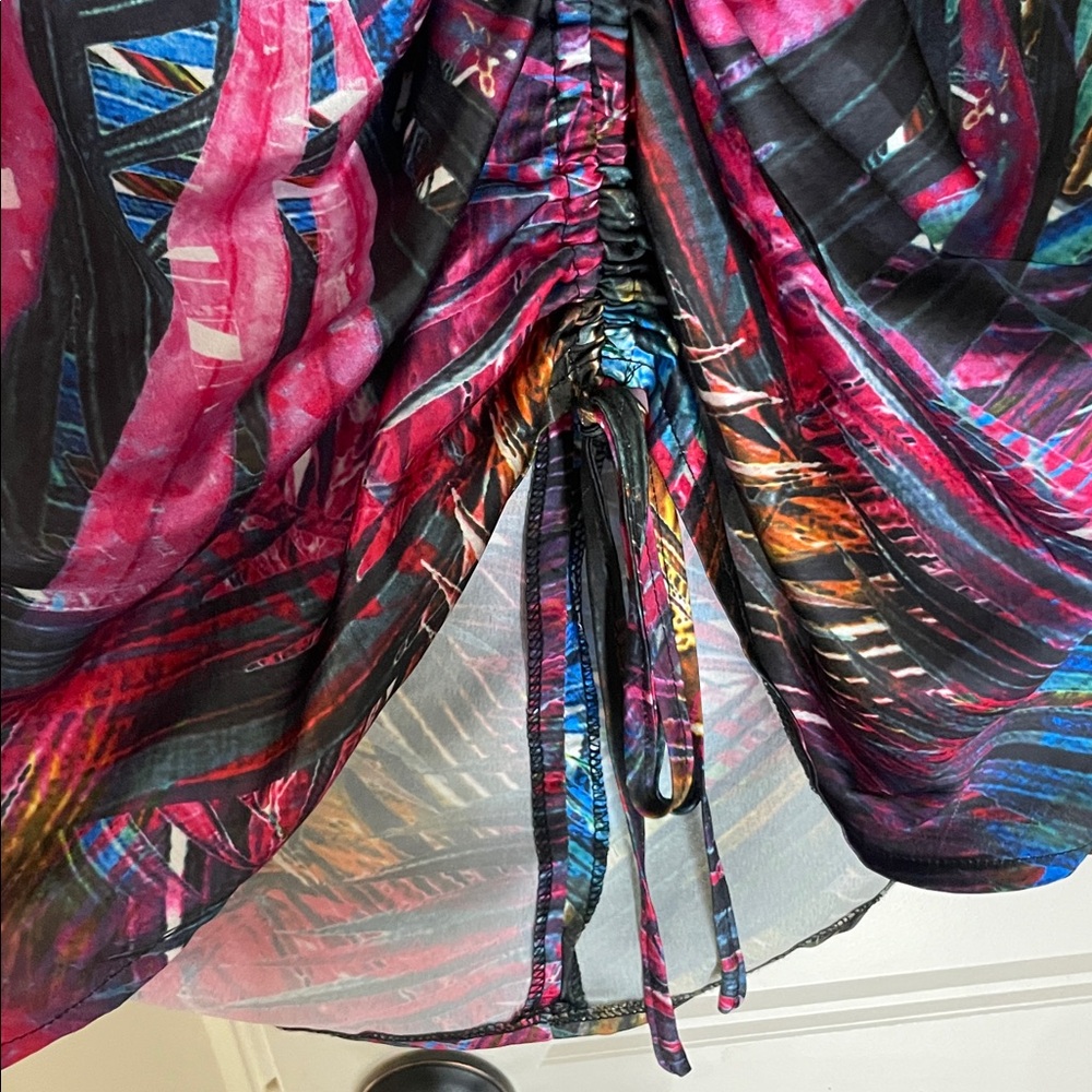 PrettyLittleThing Colorful Abstract Top - Picture 4 of 4